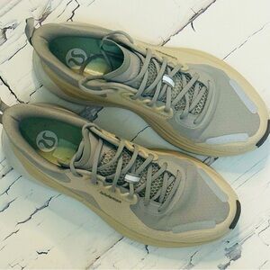 Lululemon tennis Shoes WORN TWICE on carpet.